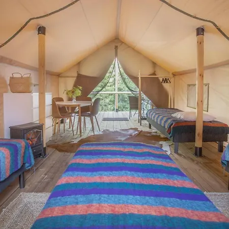Palvia Glamping - Uniikki Lomapaikka Ryhmille Vakantiehuis *