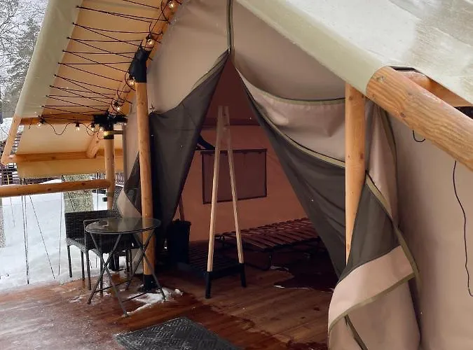 Semesterbostad Palvia Glamping - Uniikki Lomapaikka Ryhmille *